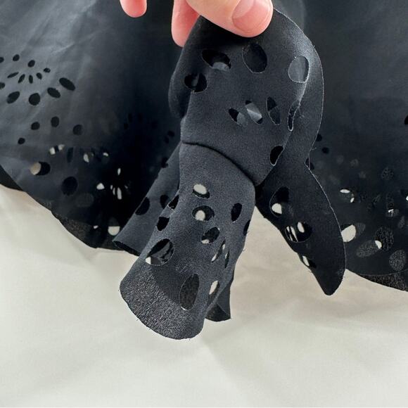 Brandy Melville Black Floral Laser Cut Eyelet High Rise Drawstring Shorts OS - Picture 3 of 12